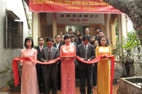 La cérémonie d'inauguration du mémorial de Tran Kim Xuyen (Source: baotintuc.vn)